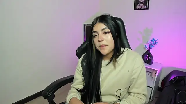 Snapshot of Sara_willow chatting on January 8, 2025, 11:09 pm Sara willow online show from January 8, 2025, 11:09 pm