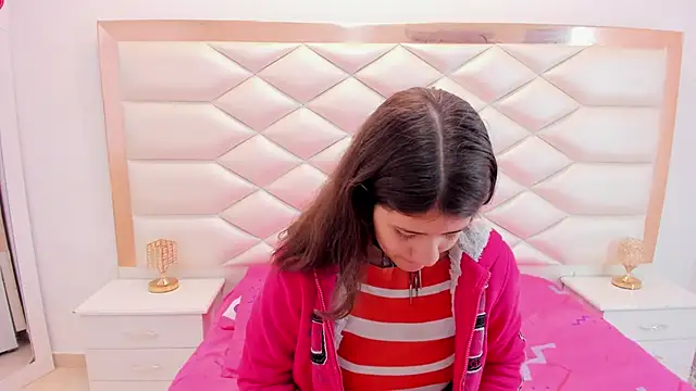 Snapshot of MiaQueen021 chatting on March 12, 2025, 12:26 pm MiaQueen021 online show from March 12, 2025, 12:26 pm