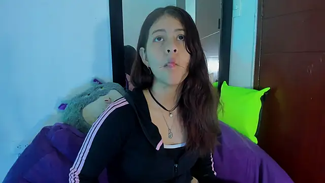 Snapshot of MiaQueen021 chatting on September 12, 2025, 1:44 pm MiaQueen021 online show from September 12, 2025, 1:44 pm