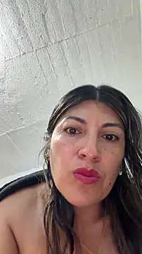 LunaBeya online show from February 11, 2026, 12:49 pm