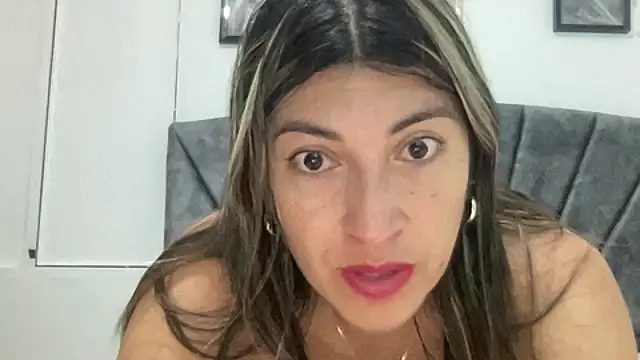 LunaBeya online show from January 8, 2026, 12:44 pm