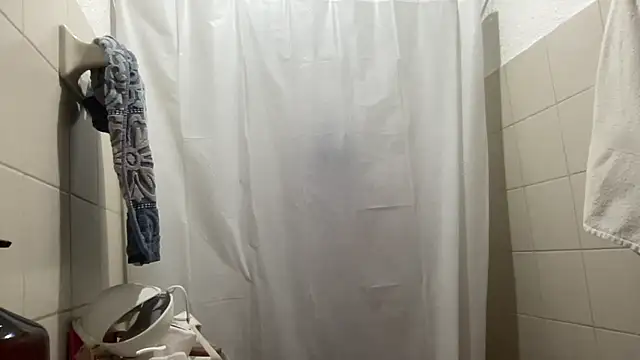 LunaBeya online show from December 14, 2025, 12:33 pm