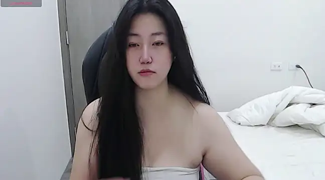 minnie9009 online show from February 13, 2025, 11:50 am