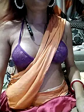 SANA-LEONI online show from November 3, 2025, 3:04 pm