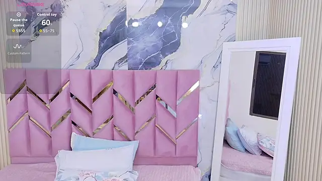 hotiergirl online show from December 4, 2025, 12:26 pm