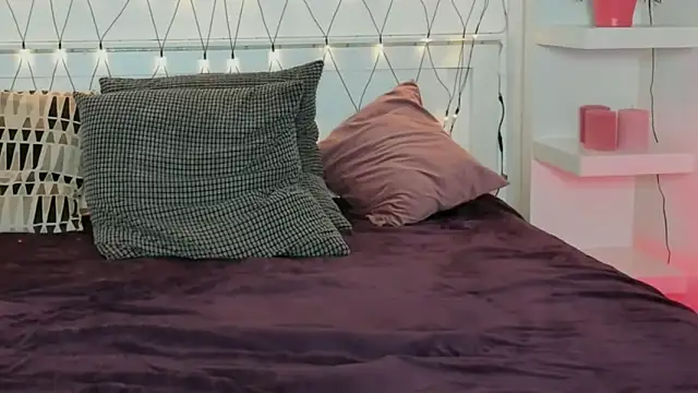 Snapshot of AndreaRussowx chatting on March 21, 2026, 8:19 am AndreaRussowx online show from March 21, 2026, 8:19 am