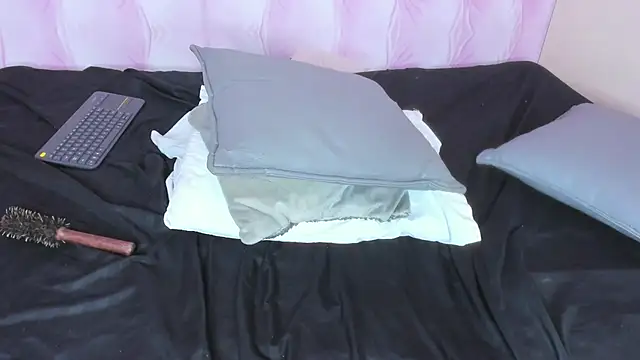 TaniaBellini online show from April 29, 2026, 5:30 pm