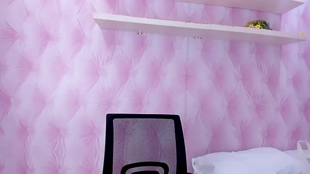 TaniaBellini online show from February 5, 2025, 12:17 pm