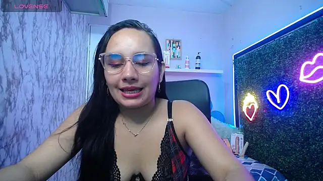 Maylin horny19 online show from May 3, 2026, 7:06 pm