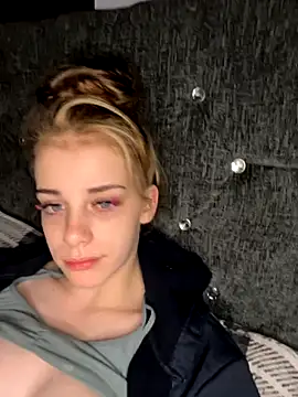 VioletxBlue online show from September 14, 2025, 9:15 pm