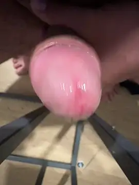 latinofhot online show from December 24, 2024, 11:28 am