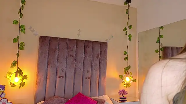 Dahlia Rousse online show from February 12, 2026, 5:40 am