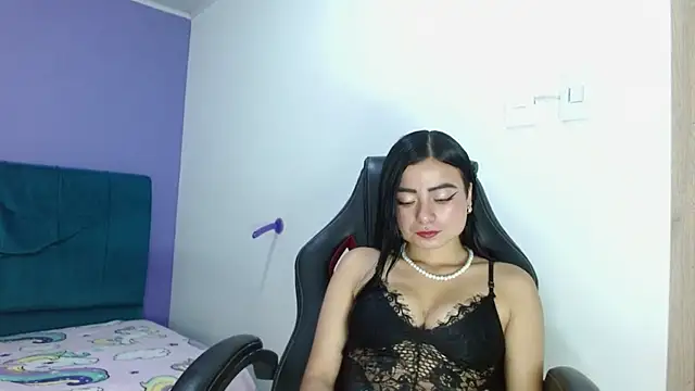 astreajonescm101 online show from January 15, 2025, 11:53 am