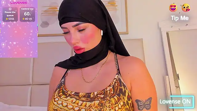 taylorsmiiith  online show from February 25, 2026, 7:14 pm