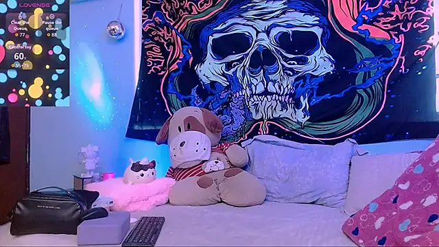 Mattilda 18 online show from September 16, 2025, 9:27 pm