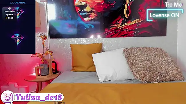 Luxury Woman online show from March 11, 2025, 8:20 pm