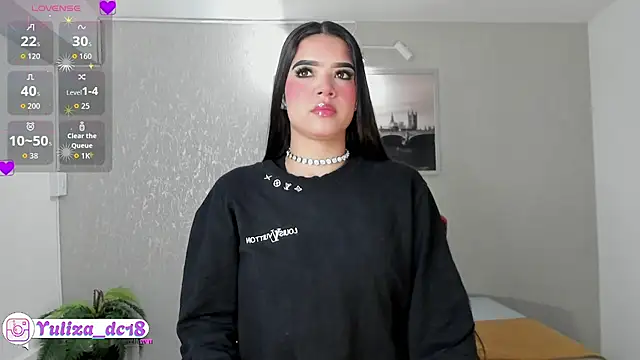 Luxury Woman online show from October 25, 2025, 4:44 am