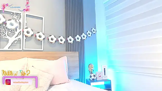 Elise-Leyton online show from June 20, 2026, 9:42 pm