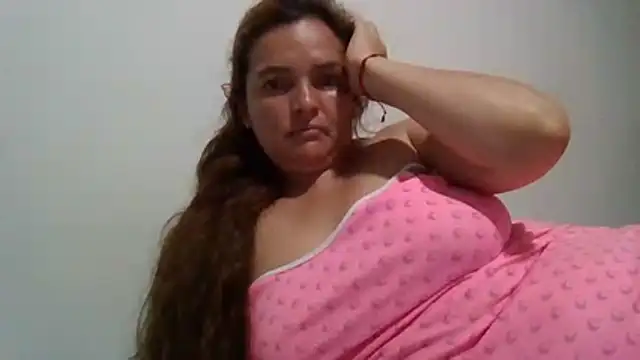 Snapshot of squirtlatinx chatting on December 19, 2025, 1:31 am squirtlatinx online show from December 19, 2025, 1:31 am