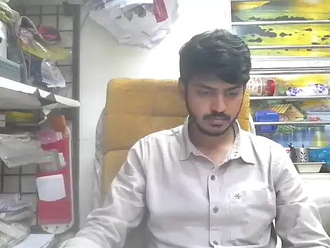 cute modell online show from March 6, 2026, 12:44 pm