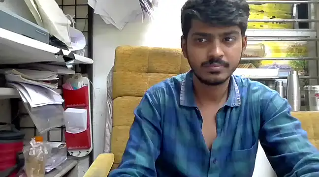 cute modell online show from March 15, 2025, 12:45 pm