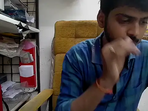 cute modell online show from November 3, 2025, 12:42 pm