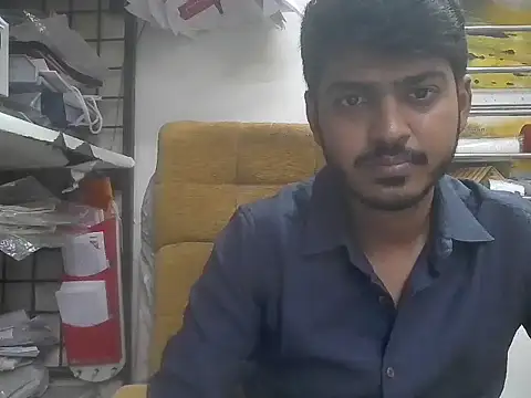 cute modell online show from March 21, 2026, 12:31 pm