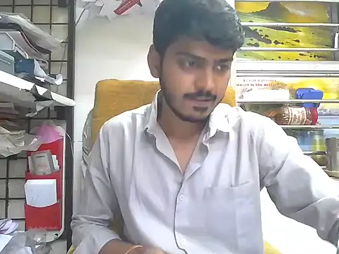 cute modell online show from December 1, 2025, 11:33 am