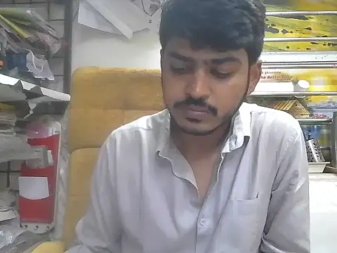 cute modell online show from February 14, 2026, 12:05 pm