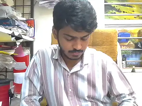 cute modell online show from October 8, 2025, 12:17 pm