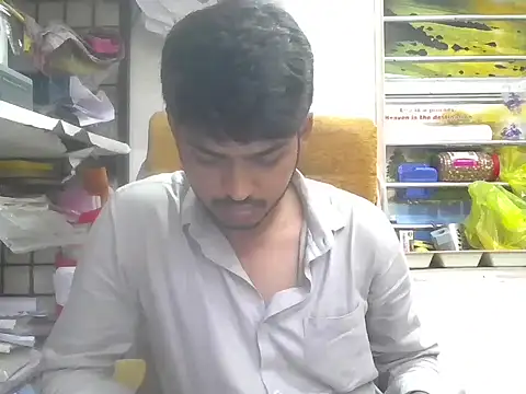 cute modell online show from March 12, 2026, 12:42 pm