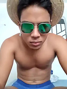 HornyTiger744 online show from January 15, 2025, 6:19 pm