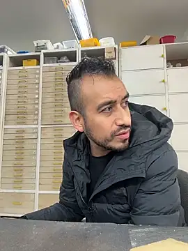 leonardohot1987 online show from November 24, 2025, 8:53 pm