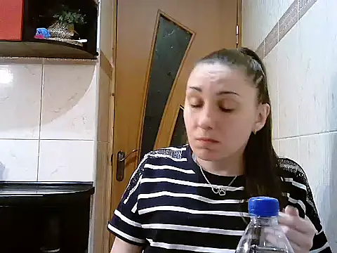 Snapshot of Yuliia30 chatting on April 21, 2026, 6:03 pm Yuliia30 online show from April 21, 2026, 6:03 pm