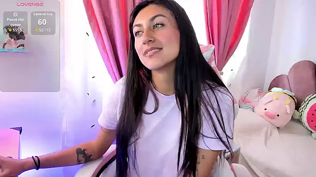 Snapshot of sweetfoxy_17 chatting on April 6, 2026, 7:04 pm sweetfoxy 17 online show from April 6, 2026, 7:04 pm