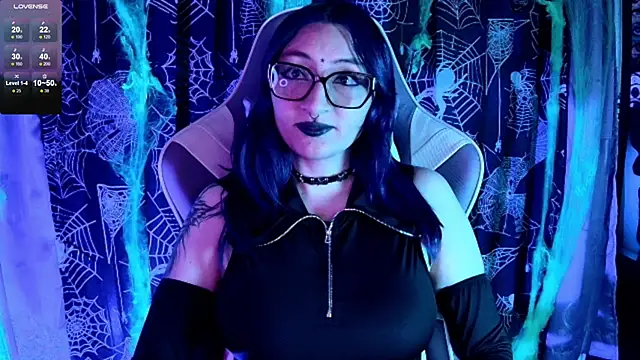 Kimlennox  online show from October 28, 2025, 1:43 pm