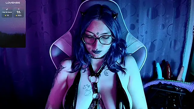 Kimlennox  online show from September 30, 2025, 1:50 pm