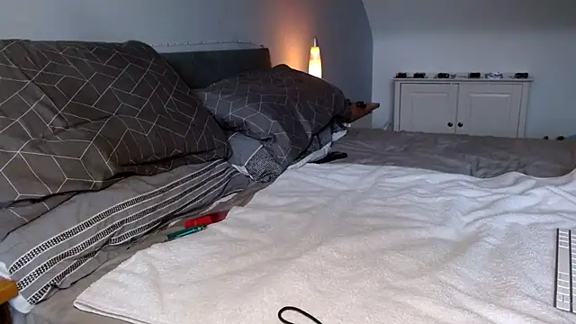 juicybonewar77 online show from February 7, 2025, 9:16 am