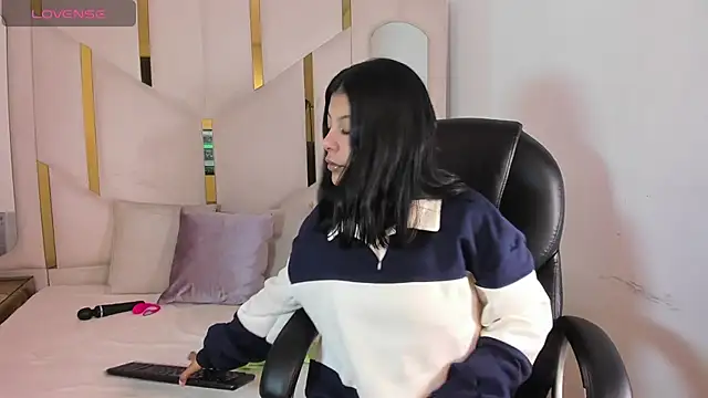 Salmaportman69 online show from February 14, 2026, 2:39 pm