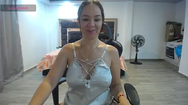 Francheskasmile online show from May 22, 2026, 5:27 am