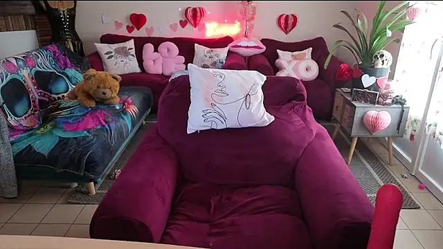 Miss luxiole online show from February 17, 2026, 9:28 am