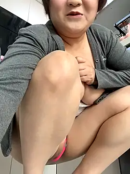 Hey-Cute online show from December 14, 2025, 2:29 am