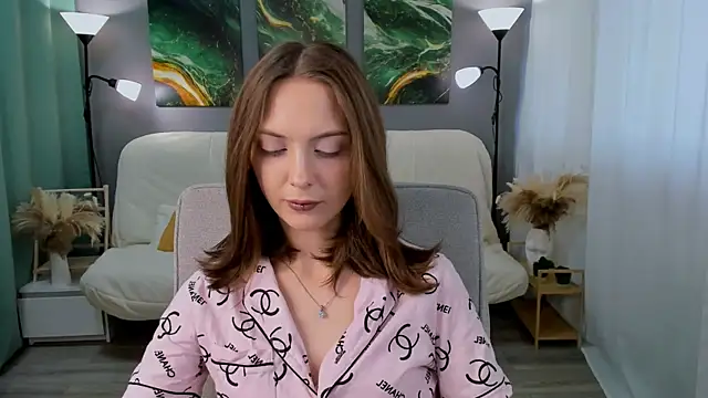 JesssWalker online show from June 14, 2026, 2:18 pm