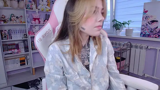 Snapshot of Catharsisi chatting on October 22, 2025, 1:54 pm Catharsisi online show from October 22, 2025, 1:54 pm