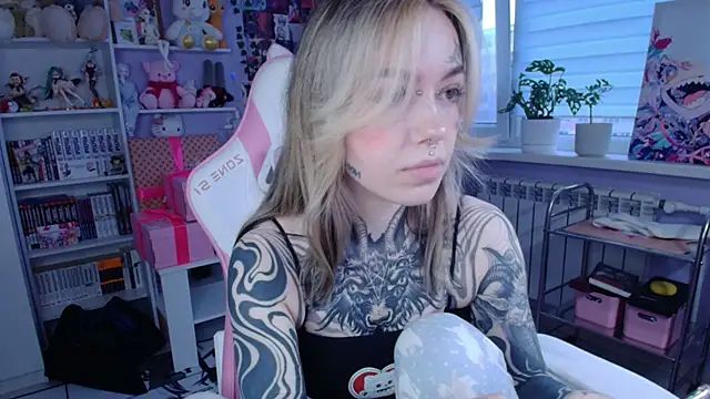 Snapshot of Catharsisi chatting on November 8, 2025, 1:14 pm Catharsisi online show from November 8, 2025, 1:14 pm