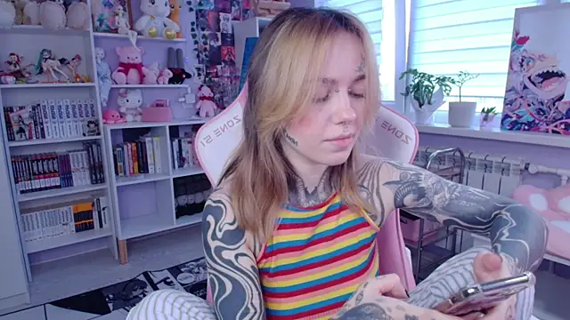 Snapshot of Catharsisi chatting on October 17, 2025, 2:19 pm Catharsisi online show from October 17, 2025, 2:19 pm