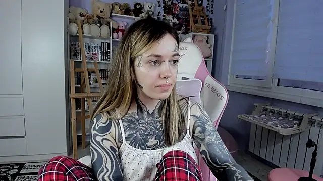 Snapshot of Catharsisi chatting on March 6, 2026, 4:02 pm Catharsisi online show from March 6, 2026, 4:02 pm