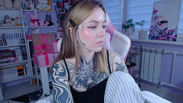 Snapshot of Catharsisi chatting on October 29, 2025, 1:54 pm Catharsisi online show from October 29, 2025, 1:54 pm