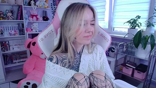 Snapshot of Catharsisi chatting on November 30, 2025, 11:33 am Catharsisi online show from November 30, 2025, 11:33 am