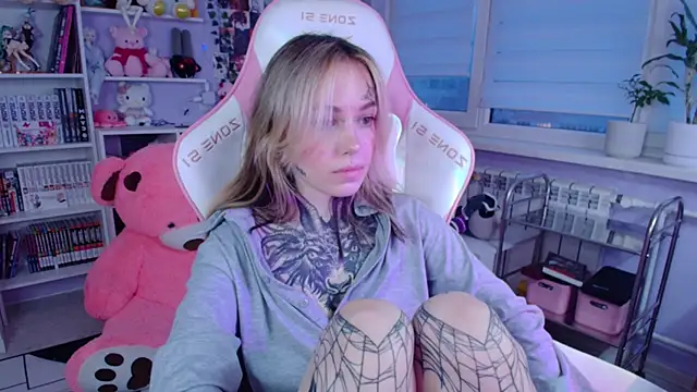 Snapshot of Catharsisi chatting on November 29, 2025, 1:00 pm Catharsisi online show from November 29, 2025, 1:00 pm